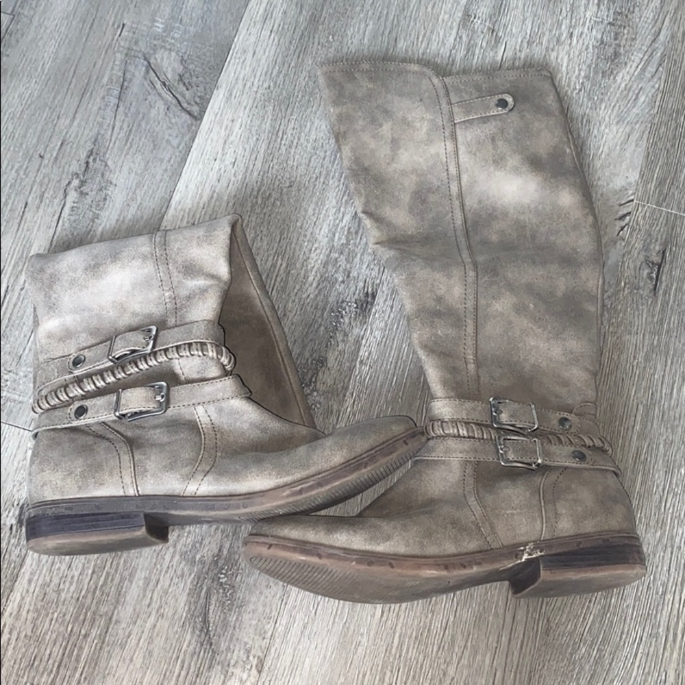 Riding boots